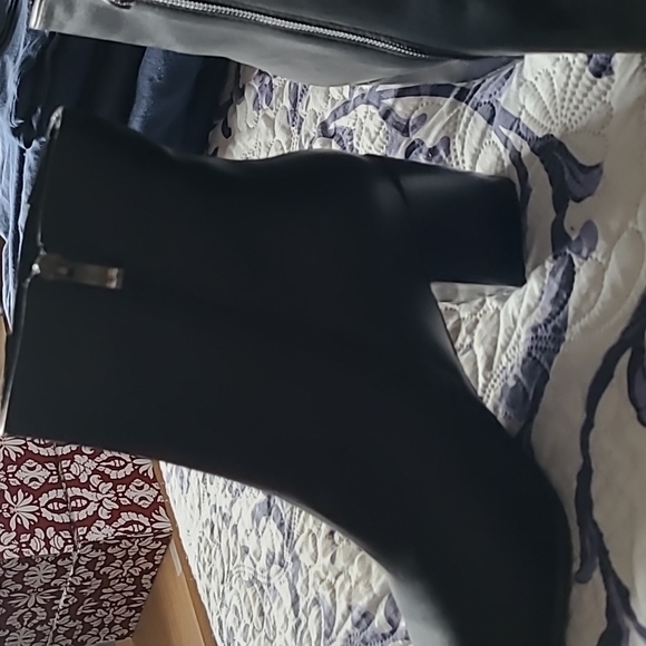 ๐ NWT faux leather booties size ๐ - Picture 3 of 6